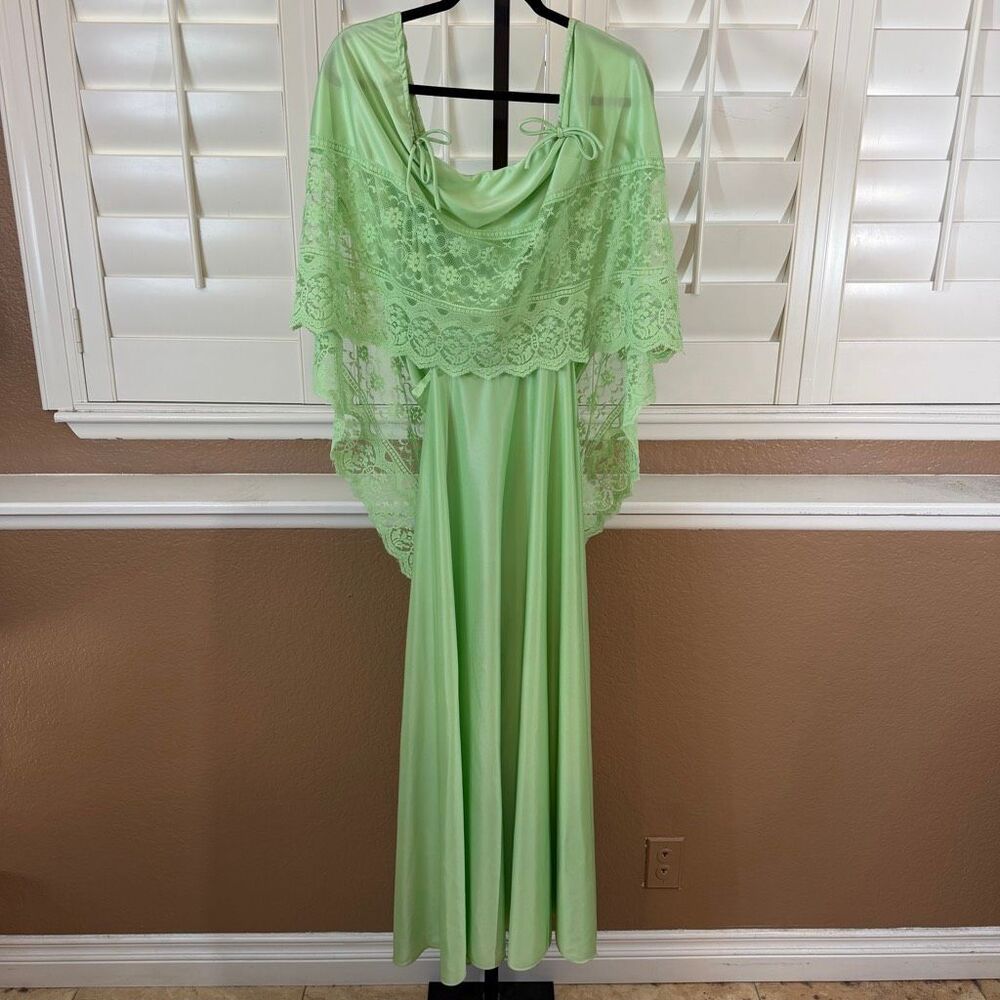 Vintage 70s Women’s Green Nylon Maxi Dress Hostess Gown Whimsigoth Fairycore